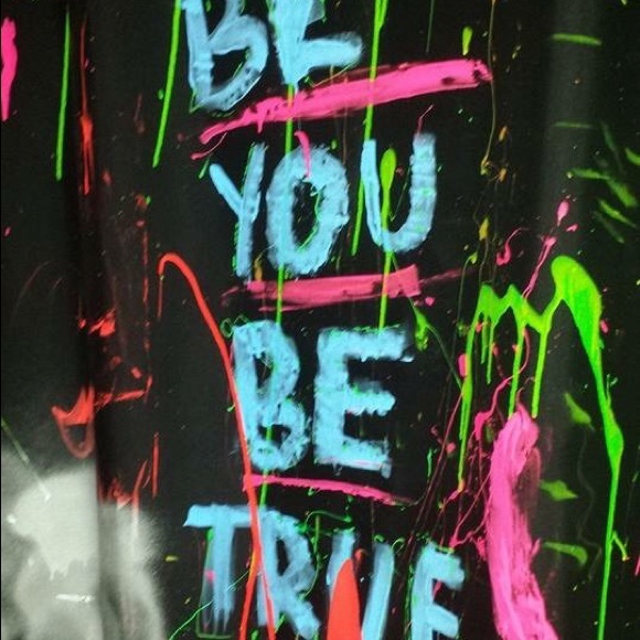 Meet your Posher, Sheila - Picture 2 of 9